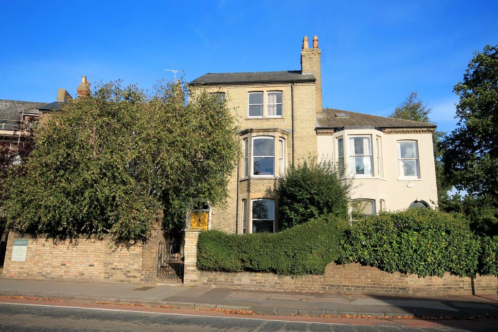 Property photo 1 of 6 113 Chesterton Road Front Shot.Jpg