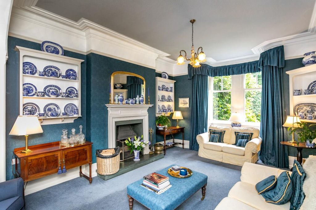 Property photo 3 of 32 45 Bury New Road-7.Jpg