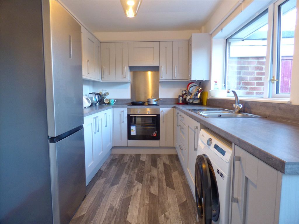 Property photo 2 of 12 Kitchen