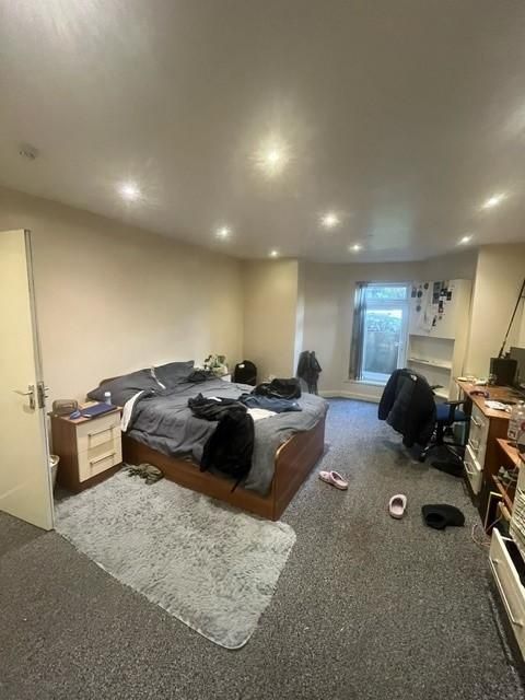 Property photo 2 of 17 Spacious, Well-Lit Master Bedroom With A Double Be...