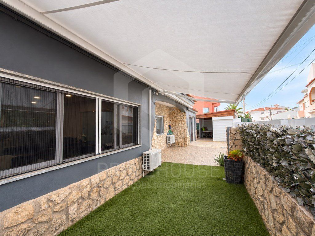 Property photo 1 of 29 Fully Renovated T3 House In Portimão