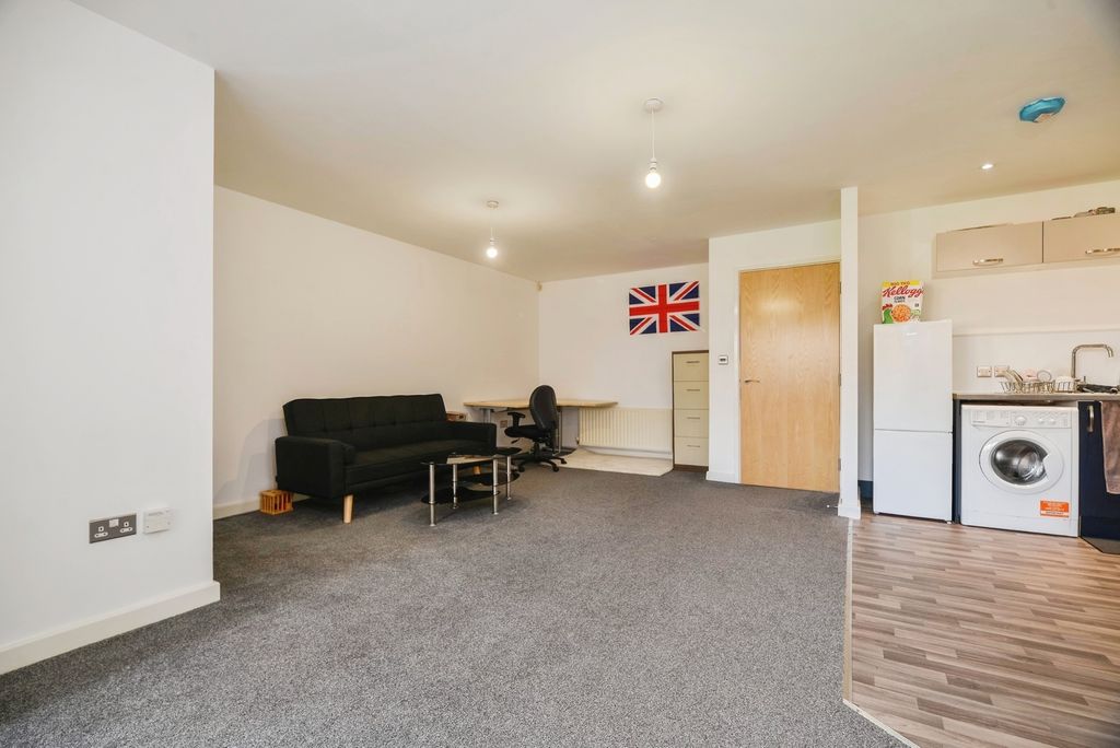 Property photo 3 of 8 Pbox-Img.Jpg