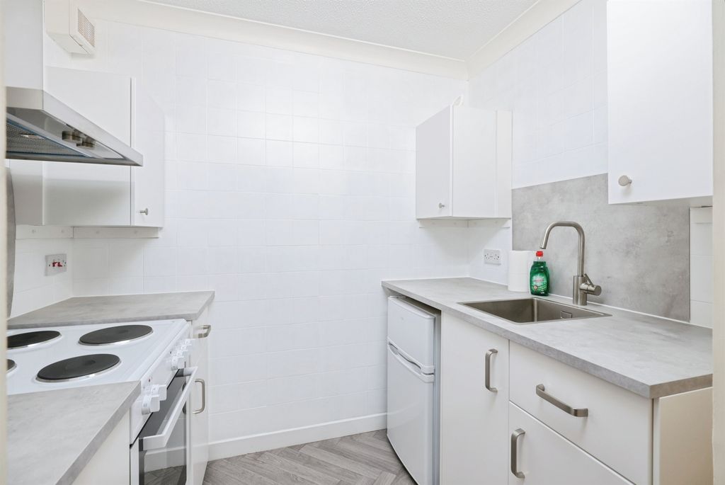 Property photo 2 of 13 Image