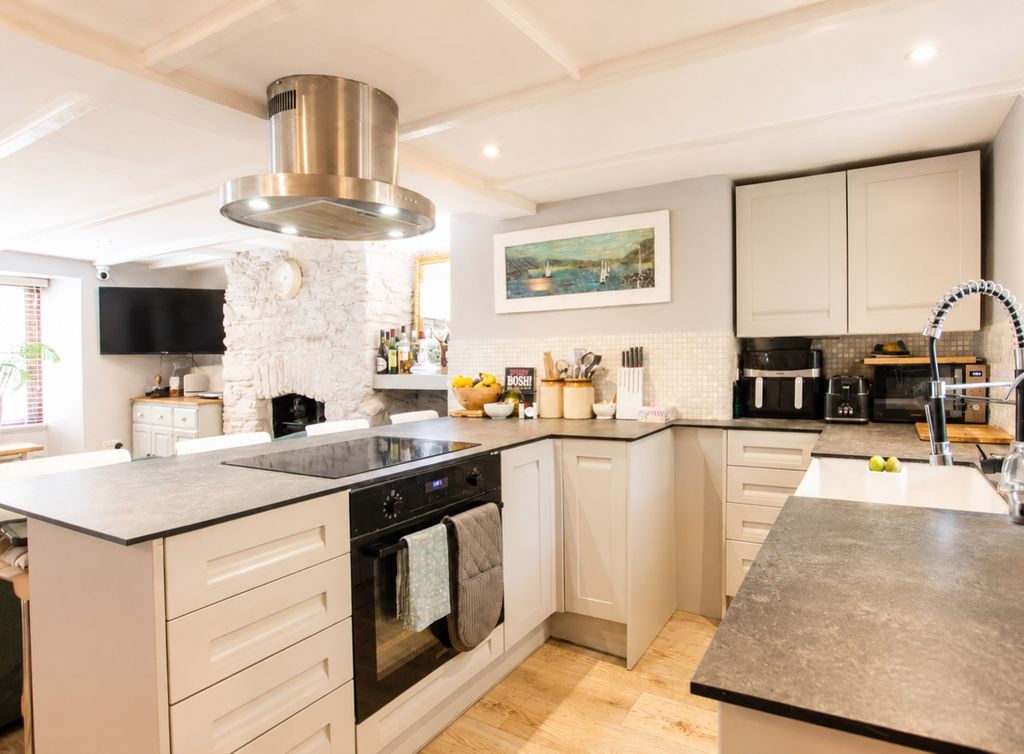 Property photo 3 of 8 3064F6F2-9985-4700-9Dcd-c10B7F7Df788