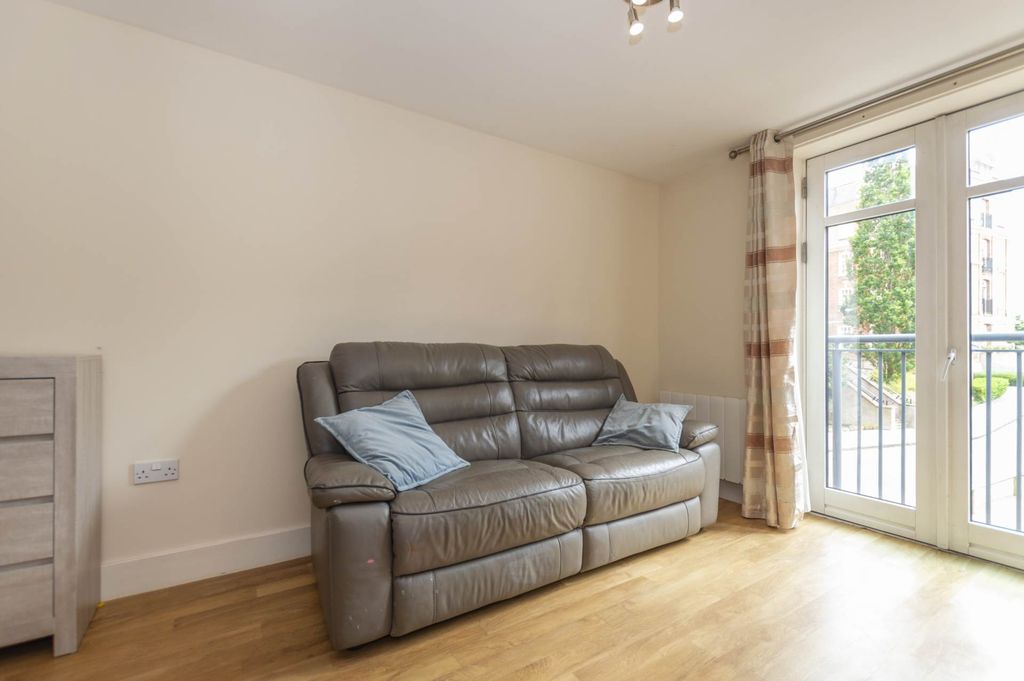 Property photo 2 of 11