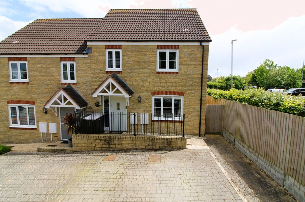 Property photo 1 of 32 Img_4927
