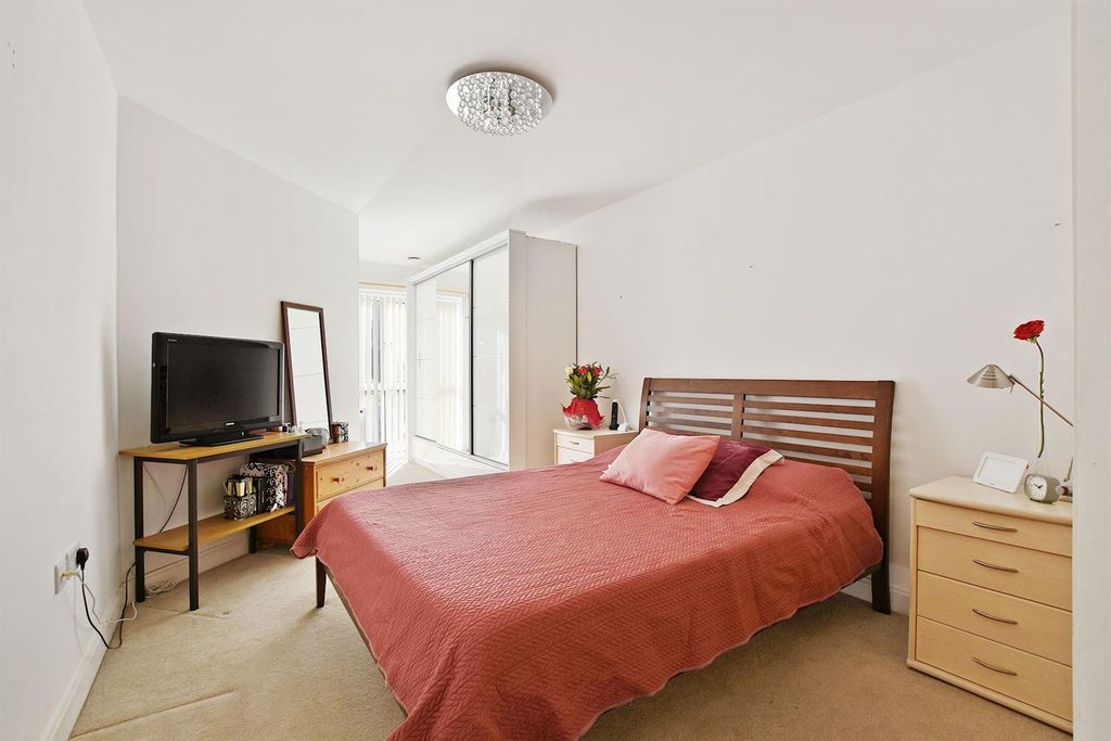 Property photo 3 of 10 01-3606Gcmcs - 2 Rosen House - Bedroom - Original
