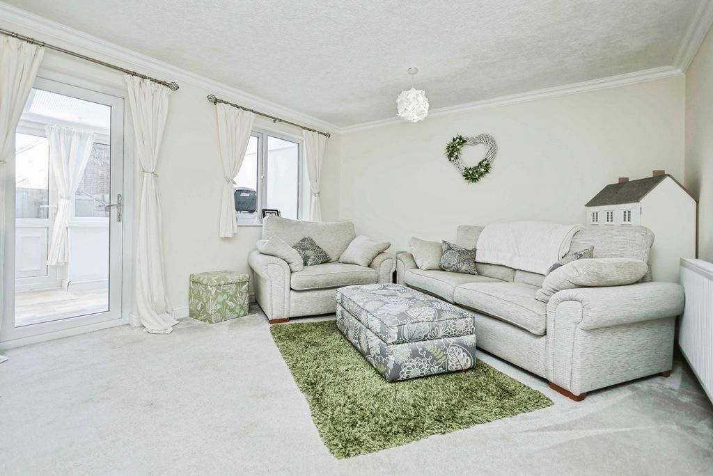 Property photo 2 of 17 Photo