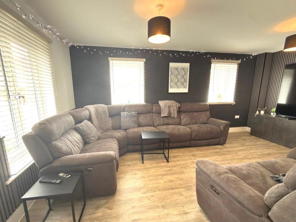Property photo 2 of 18 Living Room
