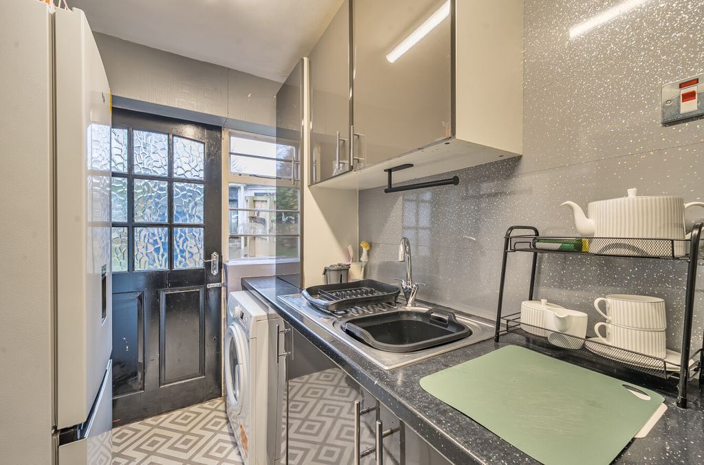 Property photo 3 of 21 Kitchen