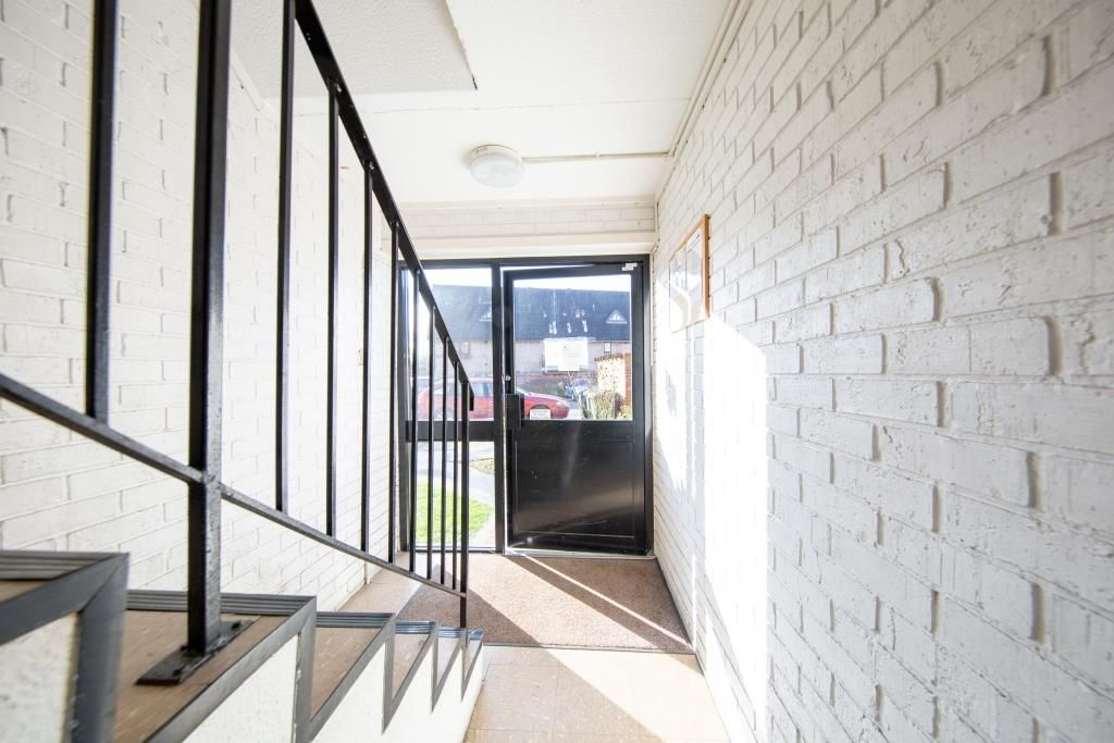 Property photo 2 of 17 Communal Entrance Hall