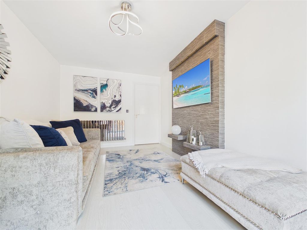 Property photo 3 of 16 Cam01407G0-Pr0154-Still005.Jpg