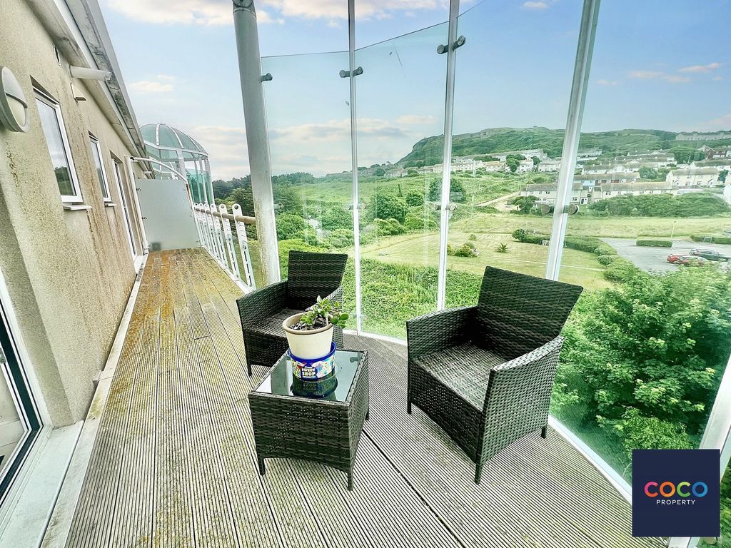 Property photo 3 of 10 Balcony