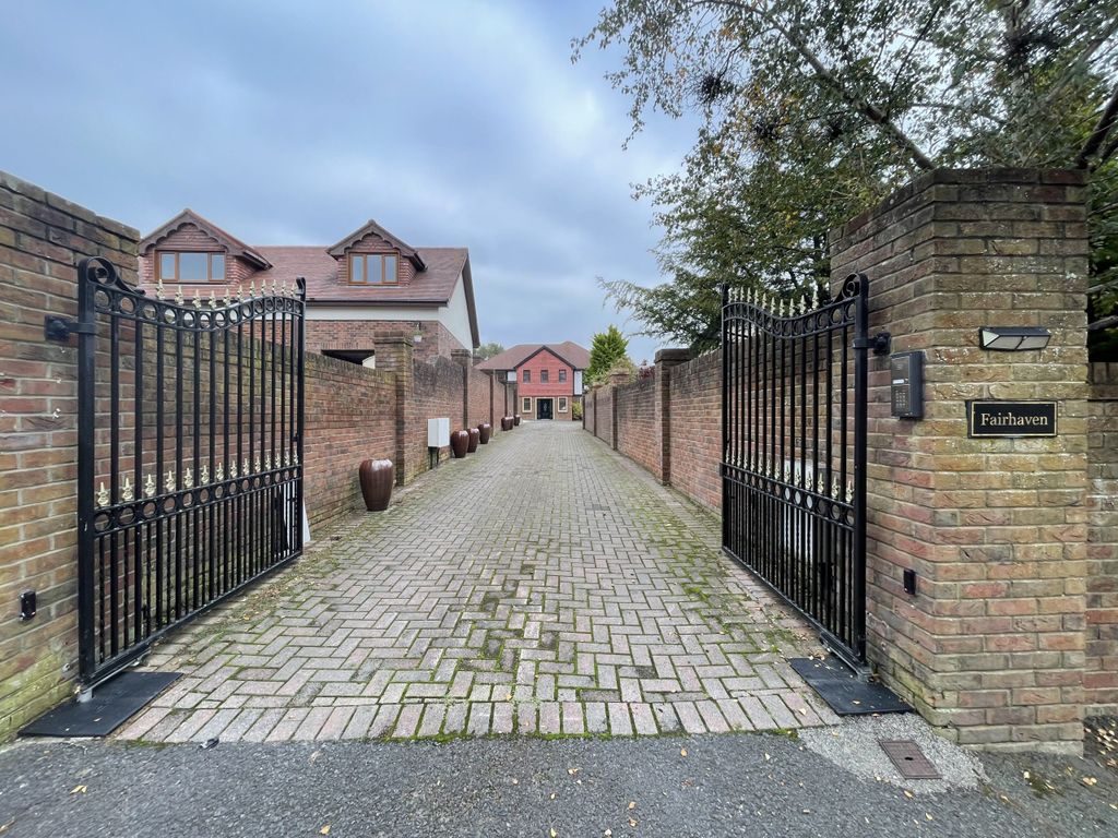 Property photo 3 of 37