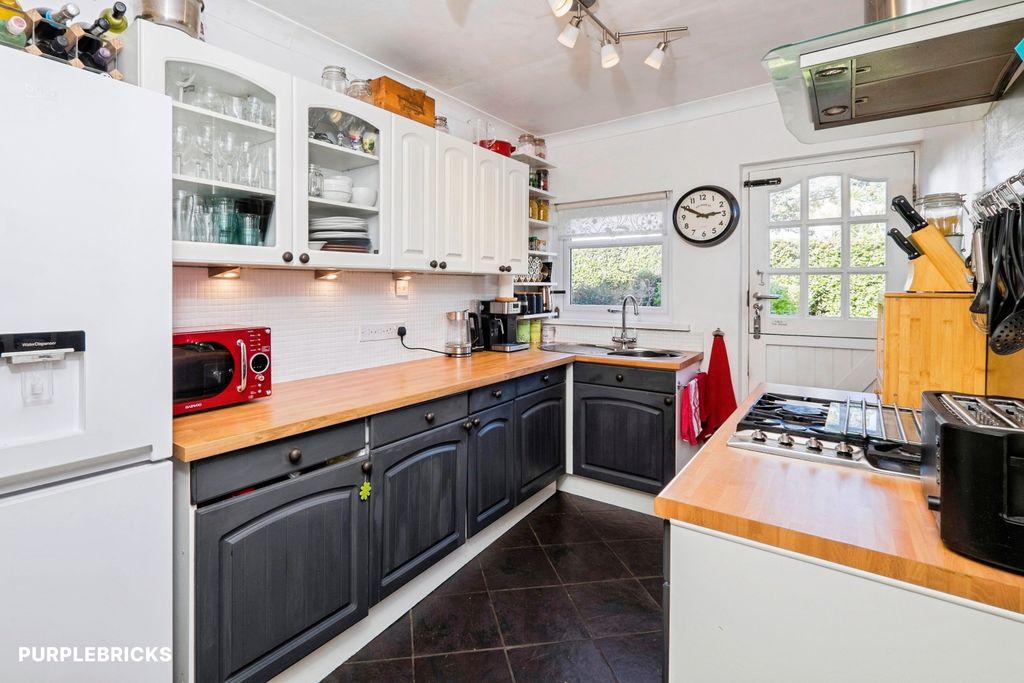 Property photo 3 of 24 Kitchen