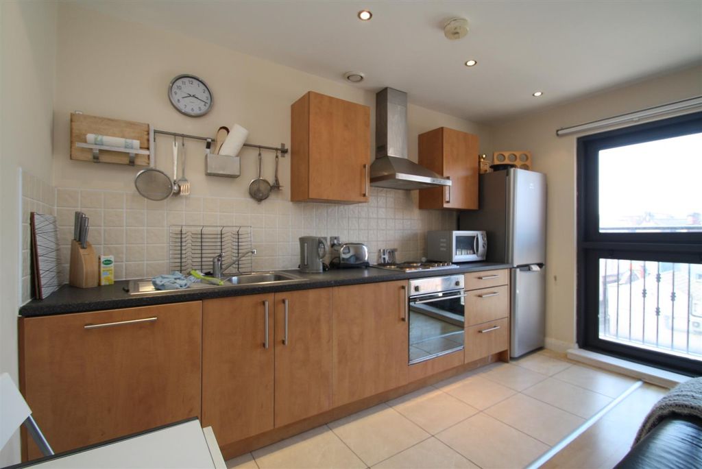 Property photo 3 of 7 Kitchen