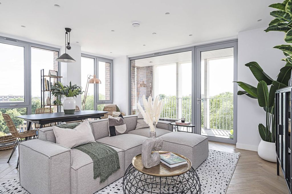 Property photo 1 of 25