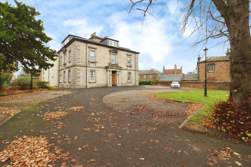 Property photo 3 of 31