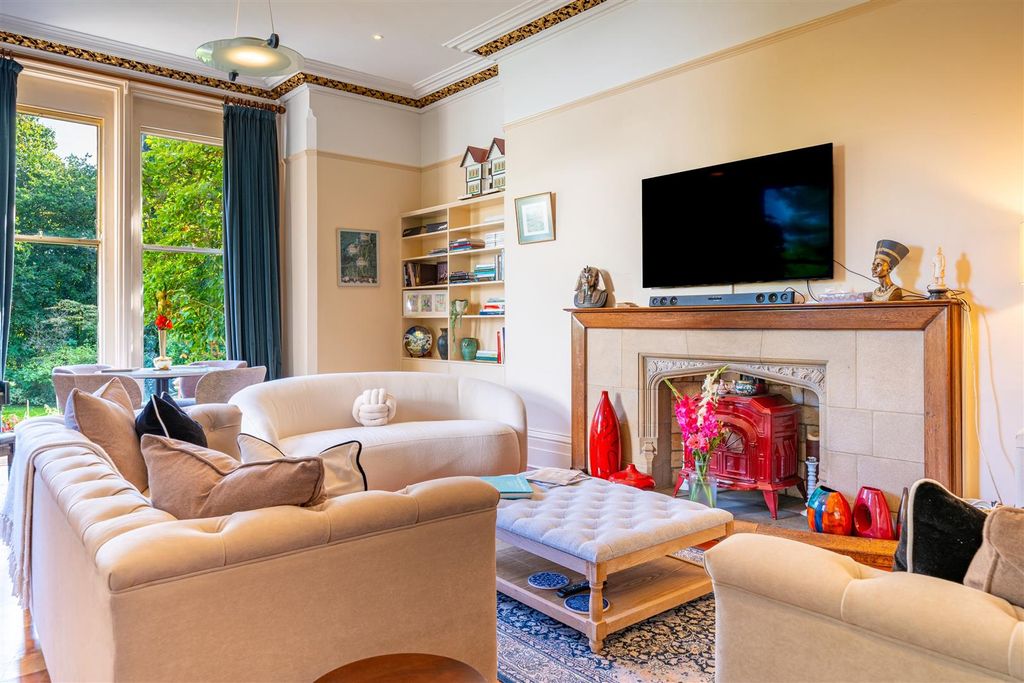 Property photo 3 of 28