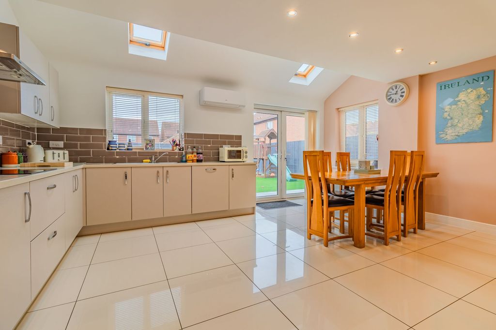 Property photo 2 of 26