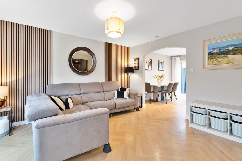 Property photo 2 of 12 Property Image 2