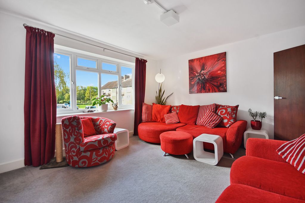 Property photo 3 of 12