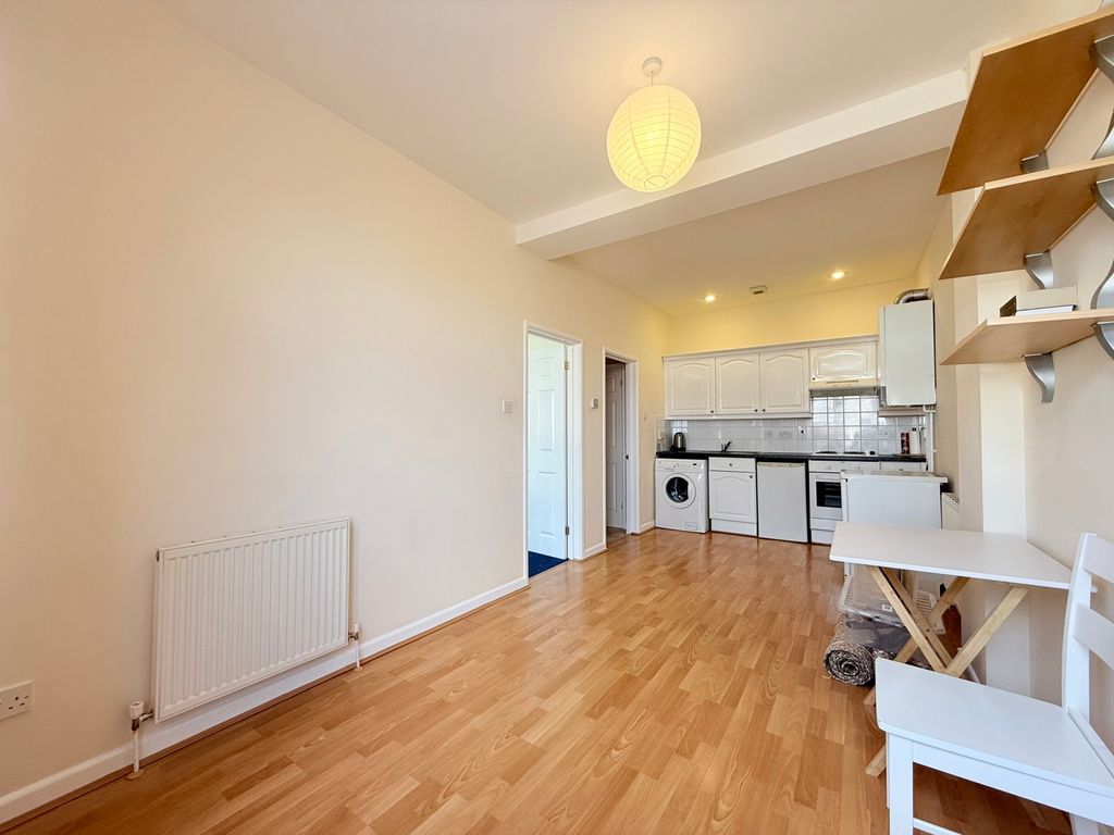 Property photo 2 of 6 Lounge