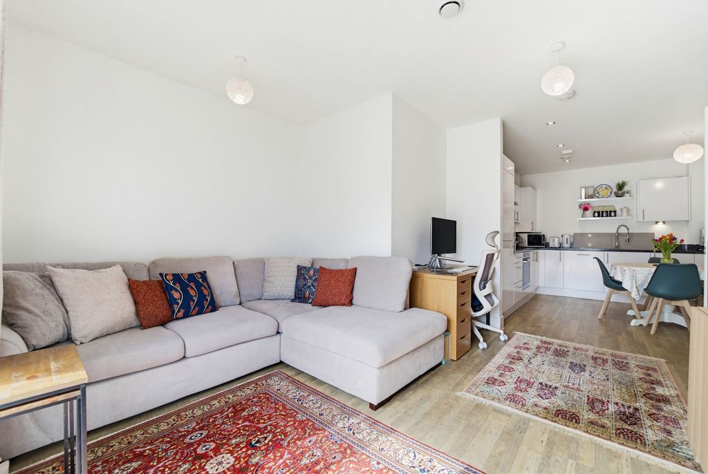 Property photo 2 of 13 5046533