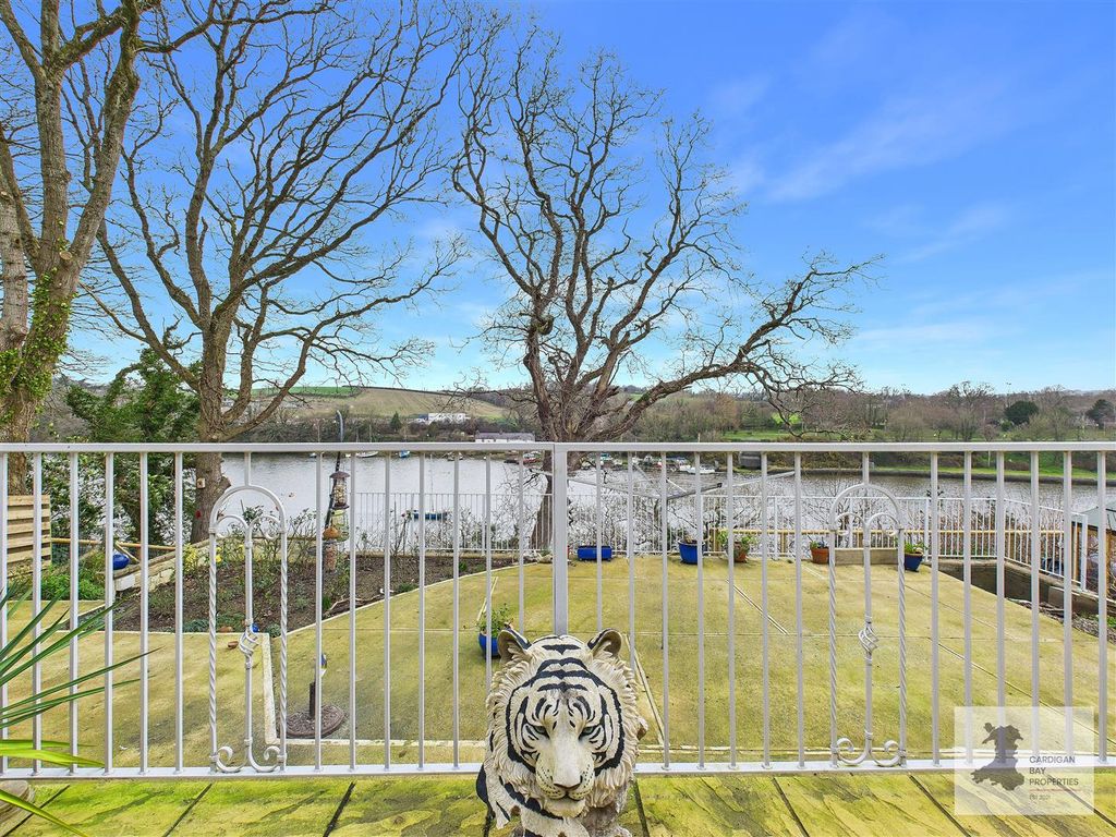 Property photo 2 of 34 Garden