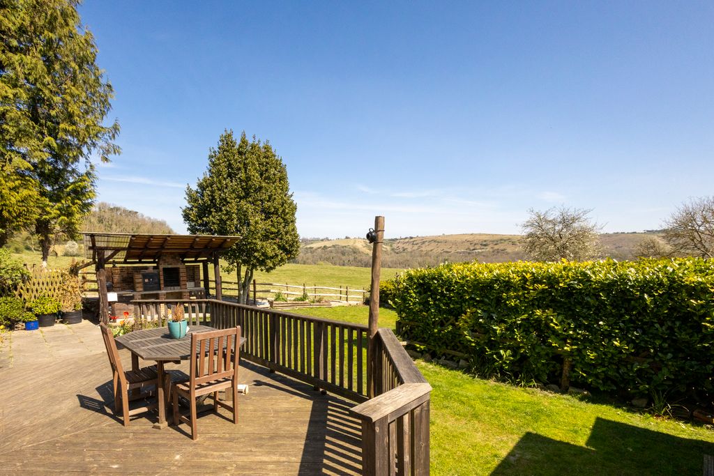Property photo 1 of 33