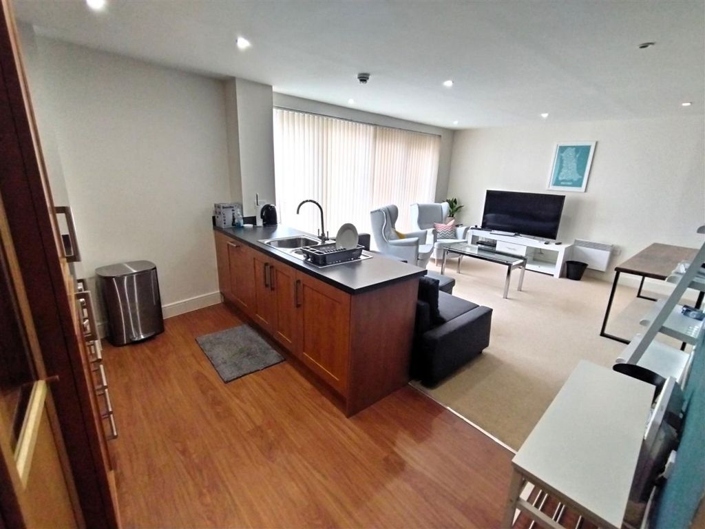 Property photo 2 of 11 Lounge Kit.Jpg