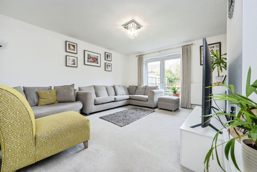 Property photo 2 of 25 Lounge