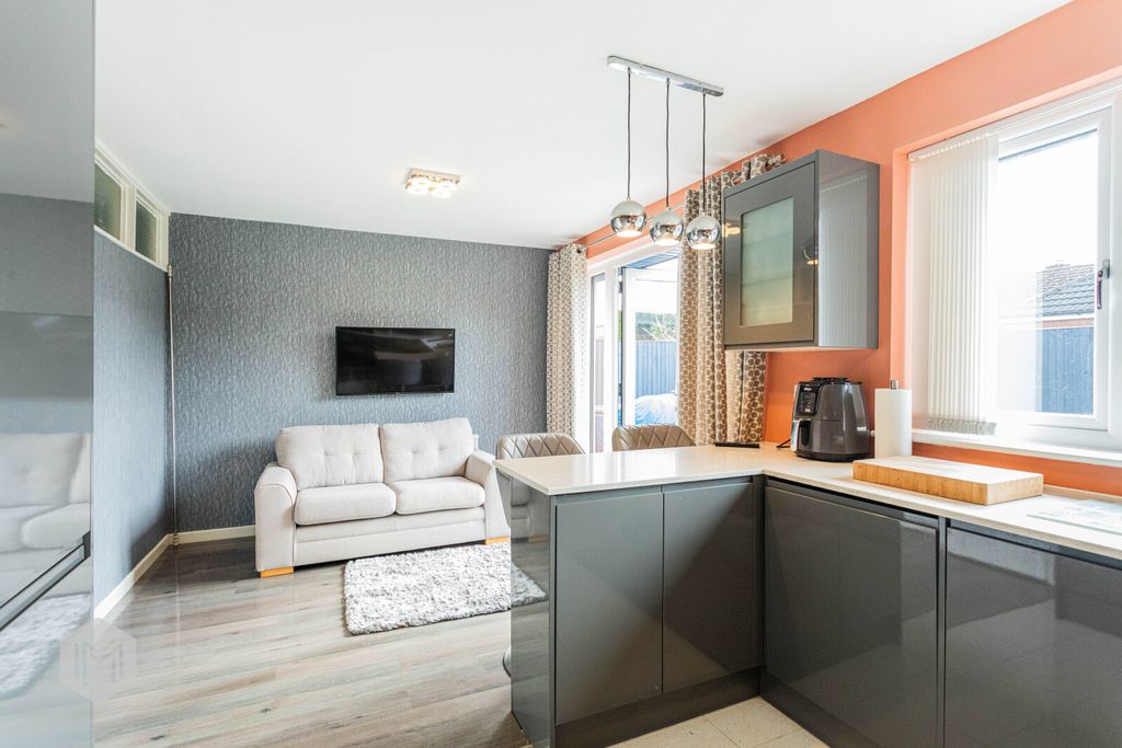 Property photo 3 of 21 Picture No. 15