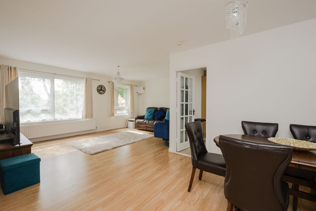 Property photo 3 of 10 Picture No. 02