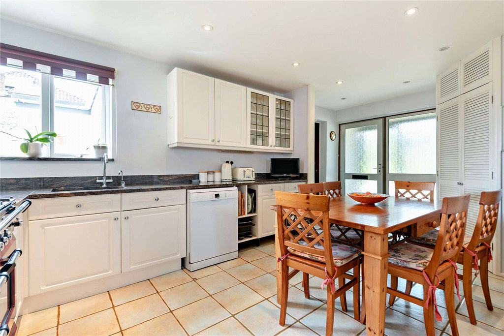 Property photo 2 of 22 Picture No. 12