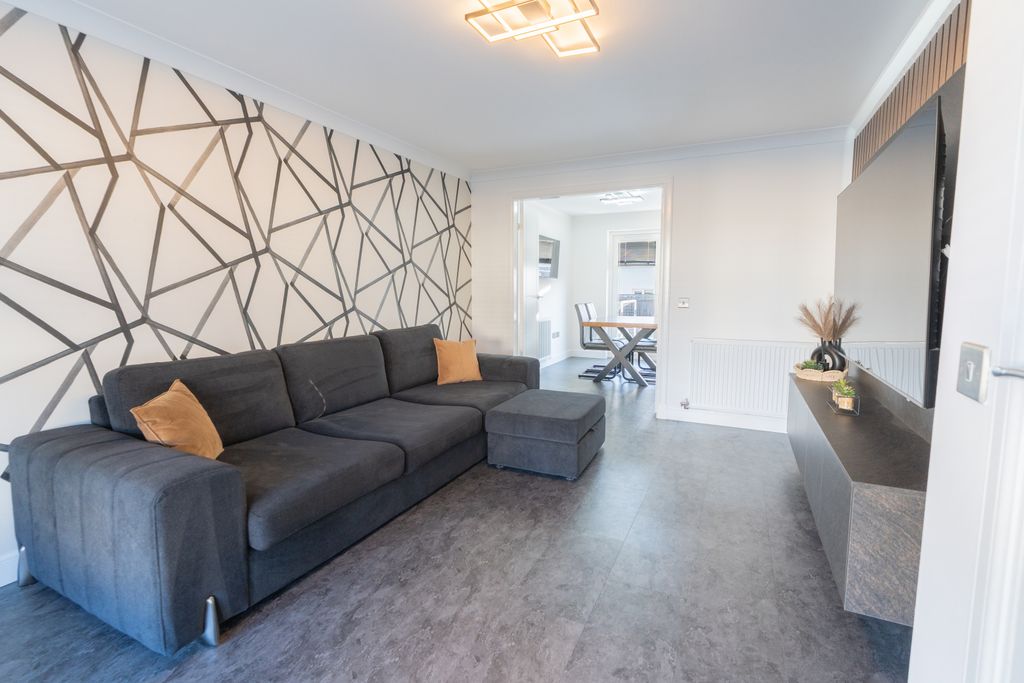 Property photo 3 of 44 Gallery