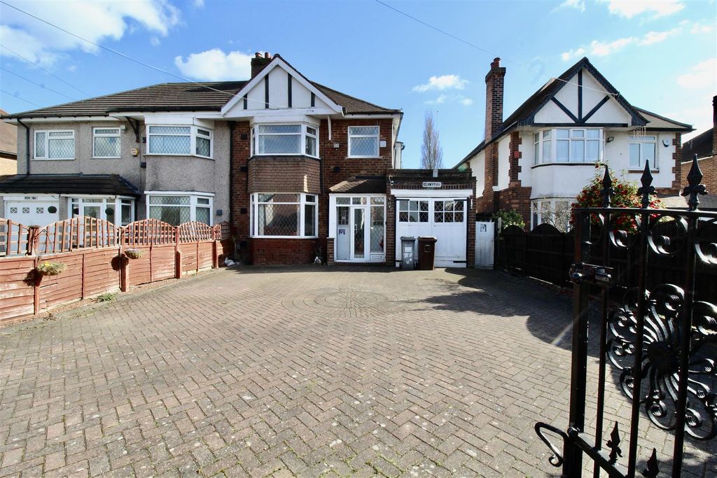 Property photo 1 of 28 Front Garden/Driveway
