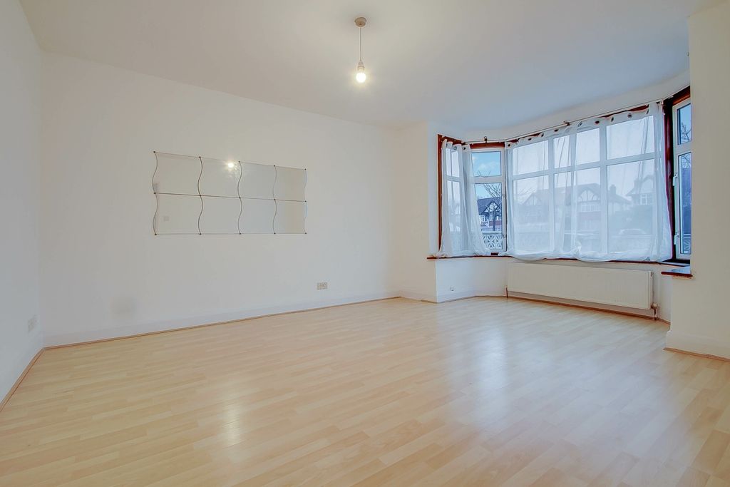 Property photo 2 of 15 3792441