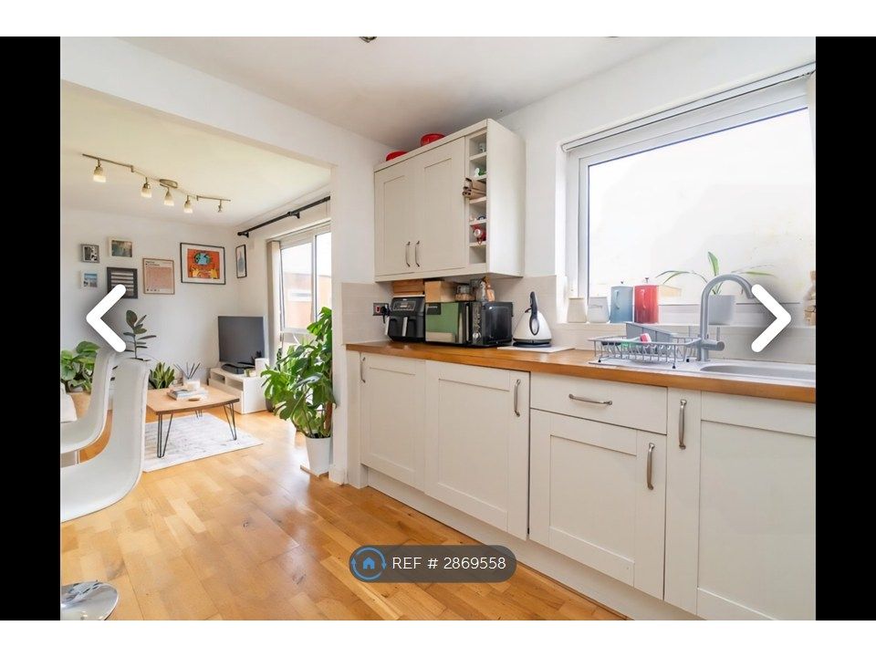 Property photo 1 of 10 Kitchen