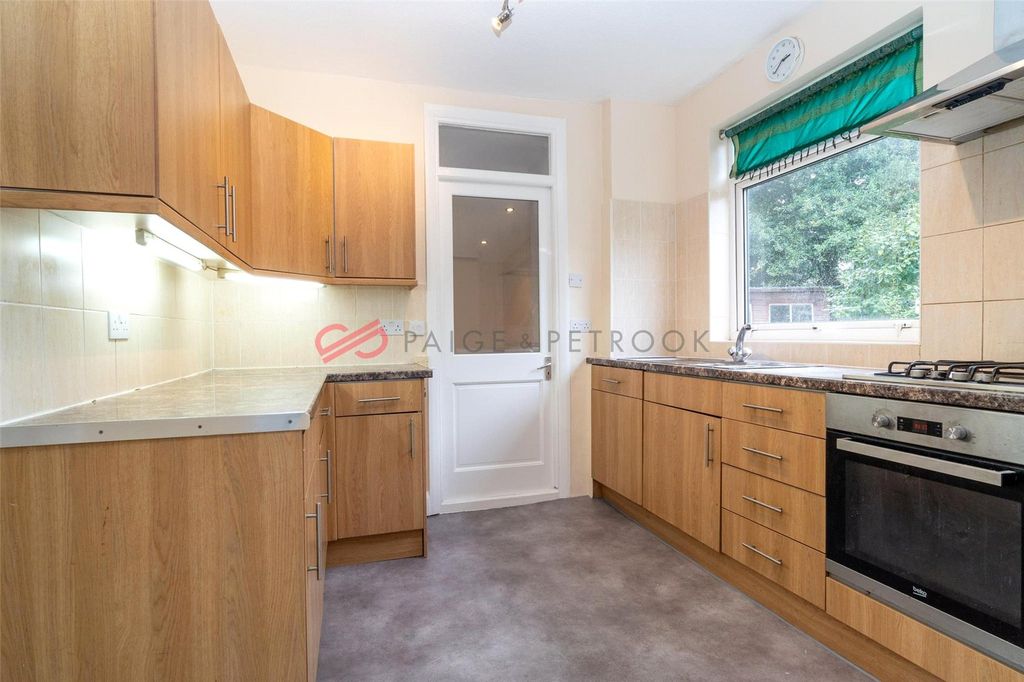 Property photo 2 of 16 Picture No. 13