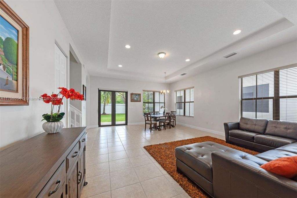 Property photo 3 of 42 <Alttext/>