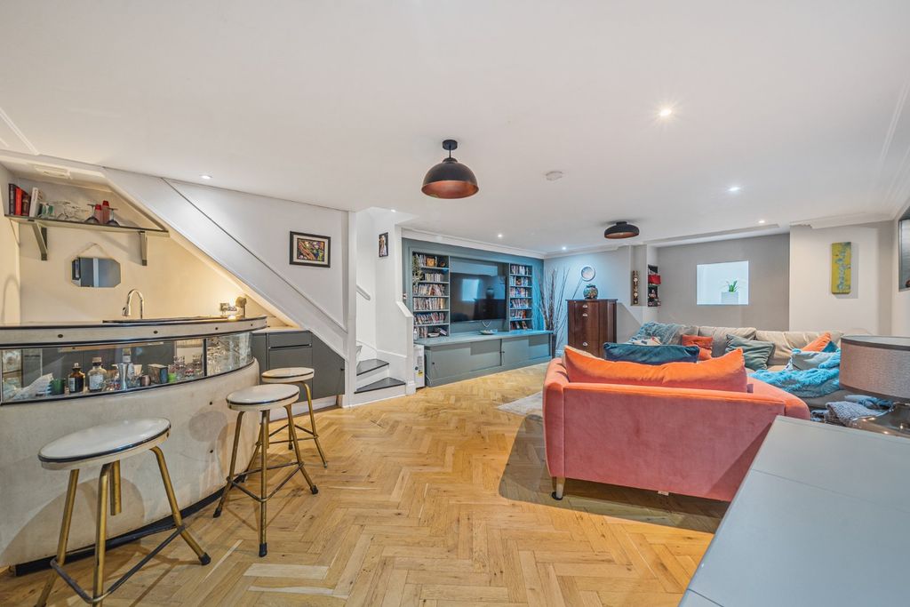 Property photo 2 of 19 Picture No. 23