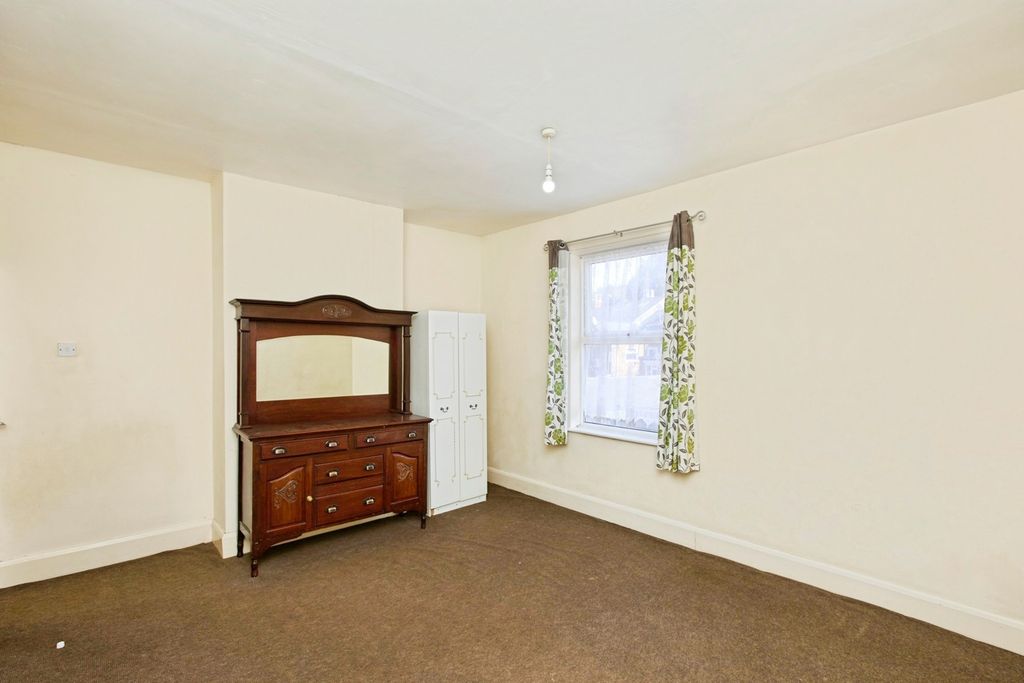 Property photo 2 of 15 Bedroom