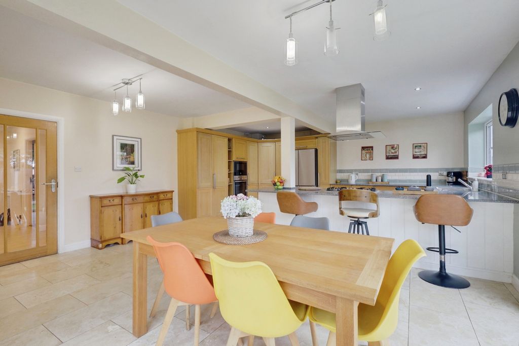 Property photo 3 of 30