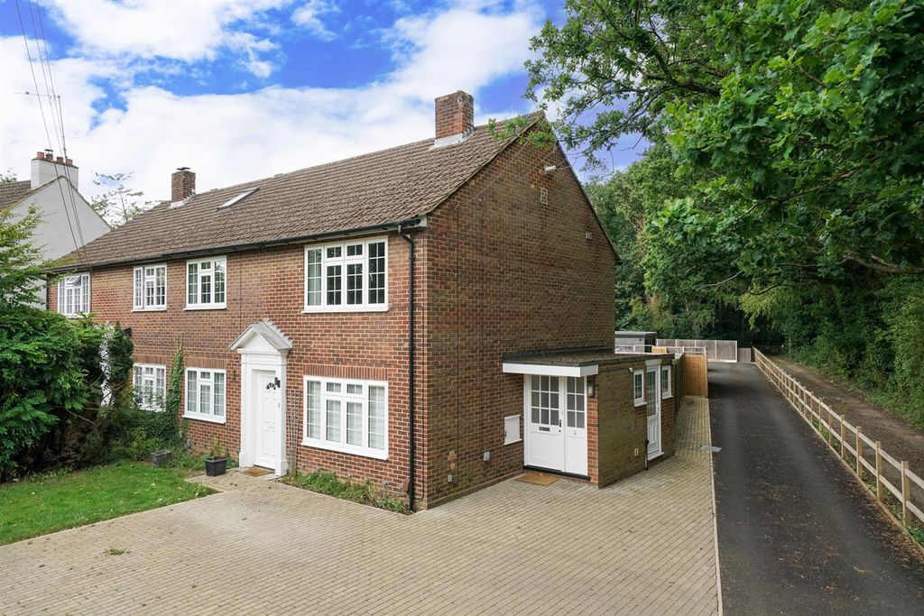 Property photo 2 of 16 Flat-2,-150-St.-Albans-Road-8.Jpg