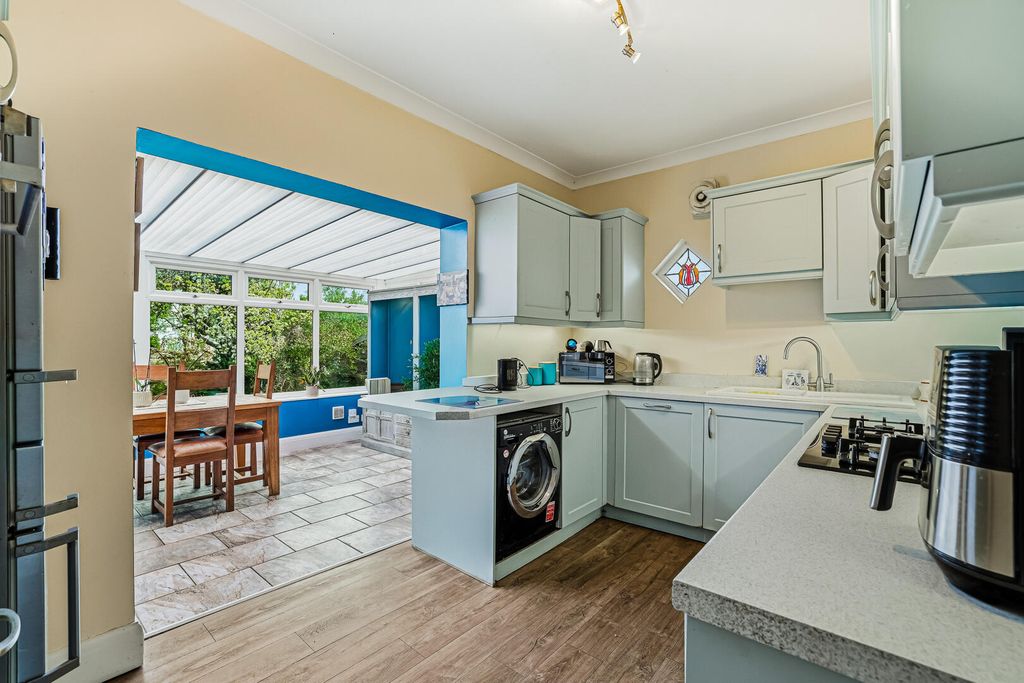 Property photo 3 of 32 Kitchen