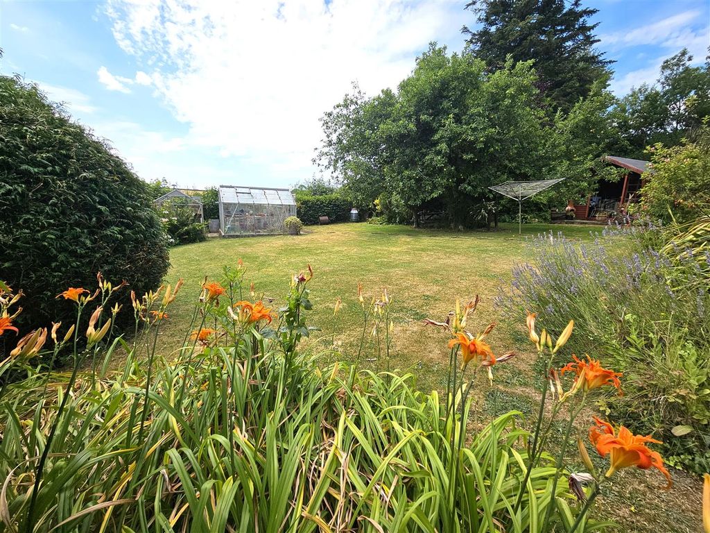 Property photo 2 of 21 Garden.Jpg
