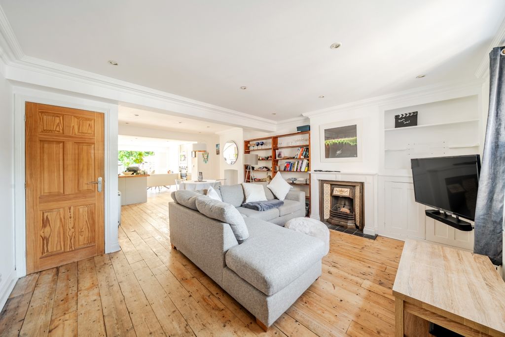 Property photo 2 of 19