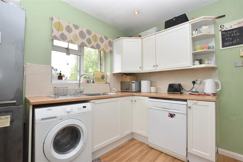 Property photo 2 of 14 Kitchen 2
