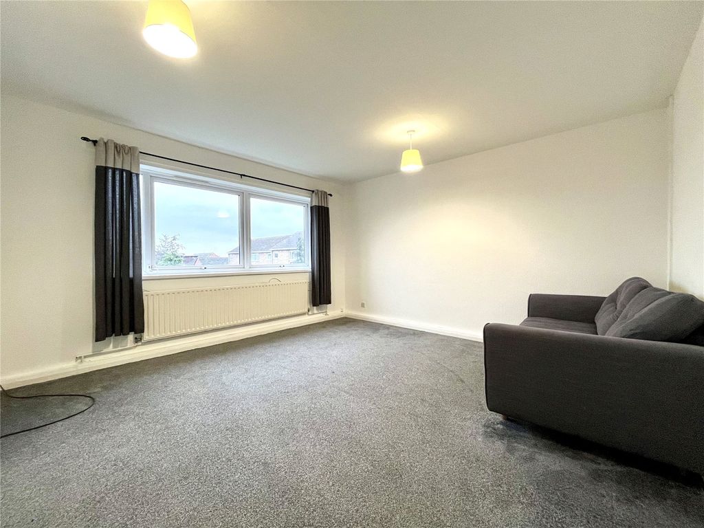 Property photo 3 of 6 Lounge